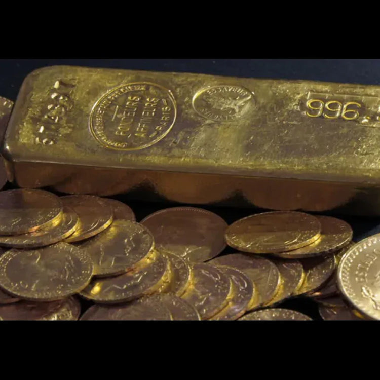 Lingot d'or 999,9 entouré de pièces d'or d'investissement