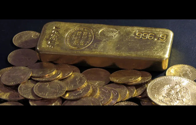 Lingot d'or 999,9 entouré de pièces d'or d'investissement